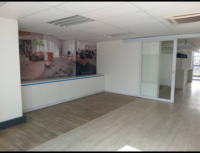 1,224M² BUILDING TO LET IN BRYANSTON
